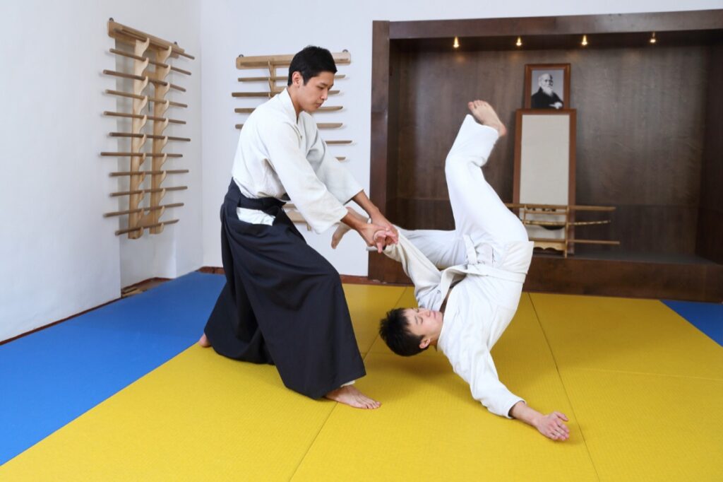 Duchowa głębia aikido manifestuje się w ciągłym dążeniu do doskonalenia własnej osoby.