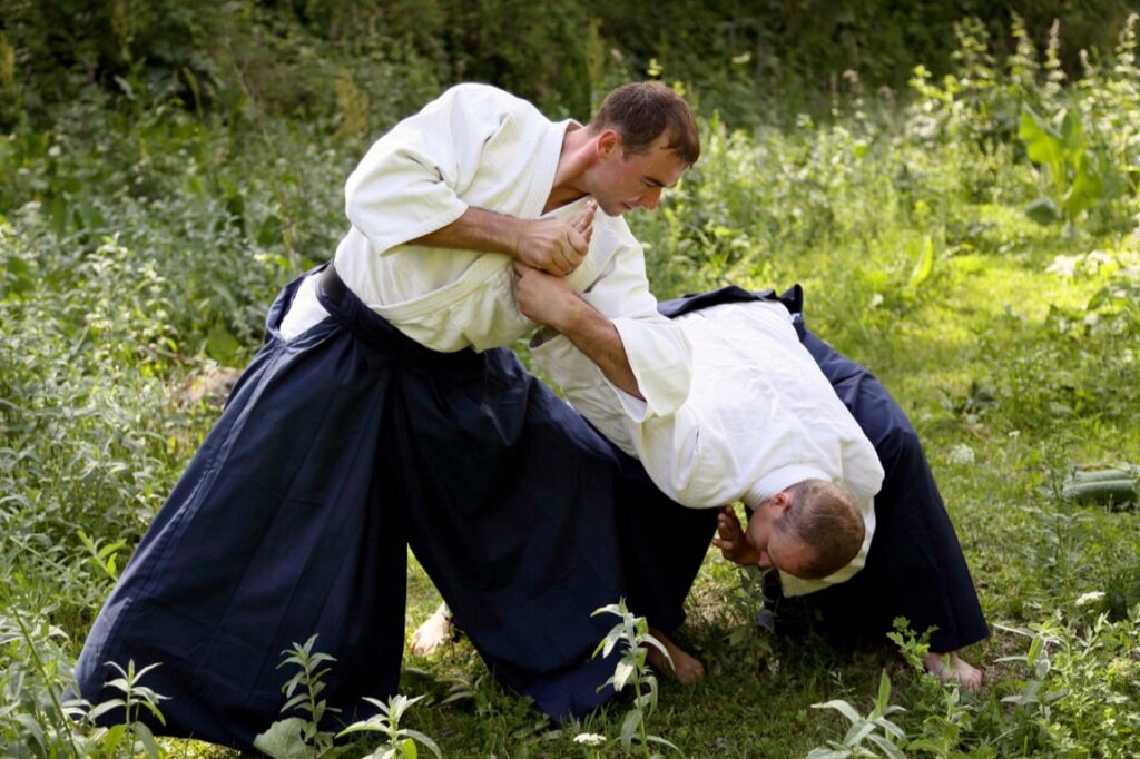 Aikido w Łodzi to więcej niż tylko forma aktywności fizycznej; to sposób na życie pełen harmonii i poszanowania dla siebie oraz innych ludzi