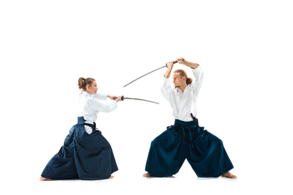 Aikido, znane jako "droga harmonii", to japońska sztuka walki, która kładzie nacisk na neutralizację ataku bez wyrządzania krzywdy przeciwnikowi