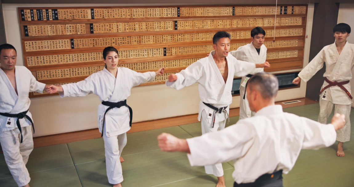 Aikido w Łodzi: Przewodnik po szkołach i technikach treningowych